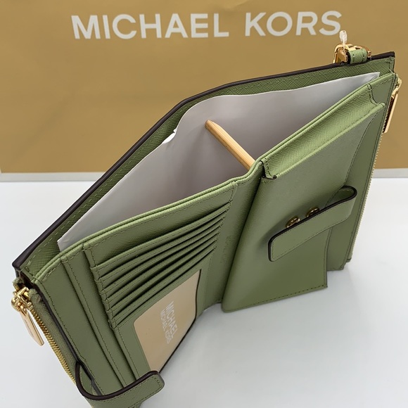 MICHAEL KORS LARGE DOUBLE ZIP WRISTLET WALLET LIGHT SAGE COLOR - Picture 10 of 14